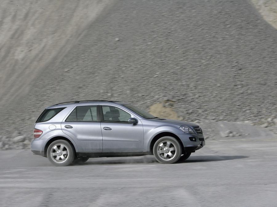  Mercedes-Benz ML-Class 2006 года  (фото 35 из 400)